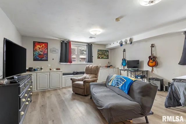 $260,000 | 50 Birch Lane, Williamsville, IL 62693