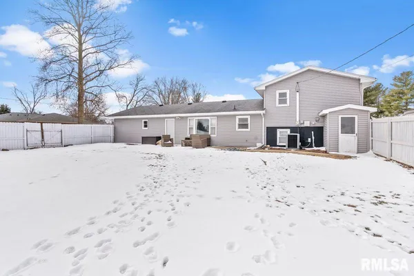 $260,000 | 50 Birch Lane, Williamsville, IL 62693