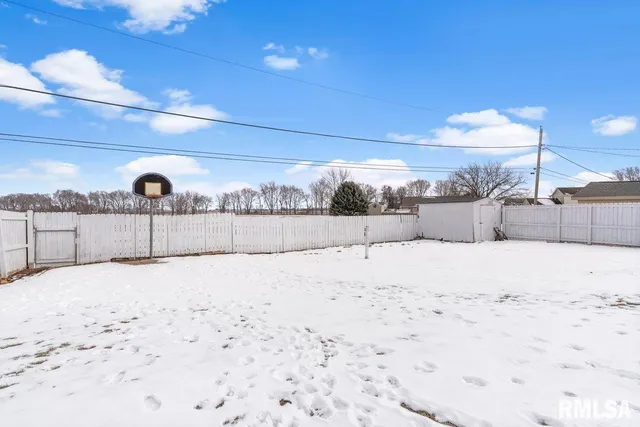 $260,000 | 50 Birch Lane, Williamsville, IL 62693