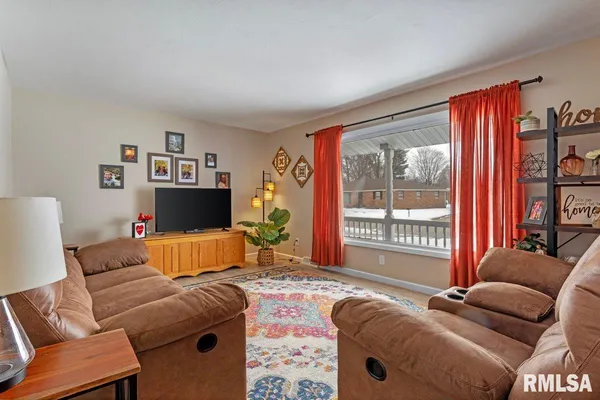 $260,000 | 50 Birch Lane, Williamsville, IL 62693