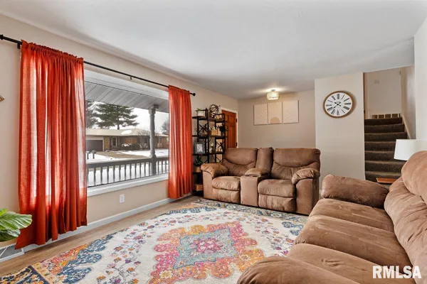 $260,000 | 50 Birch Lane, Williamsville, IL 62693