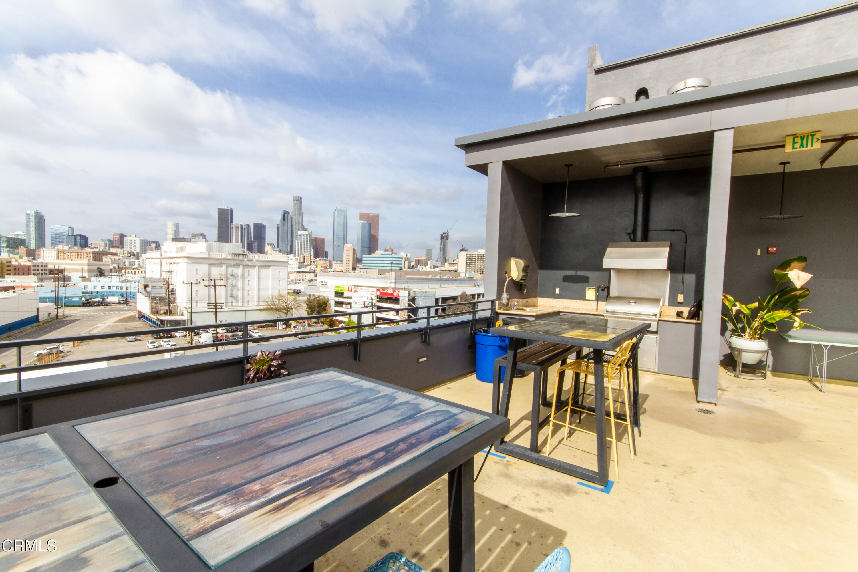 825 East 4th Street, Unit 501 Los Angeles, CA 90013 - Photo 19 of 19 a city view with sitting space