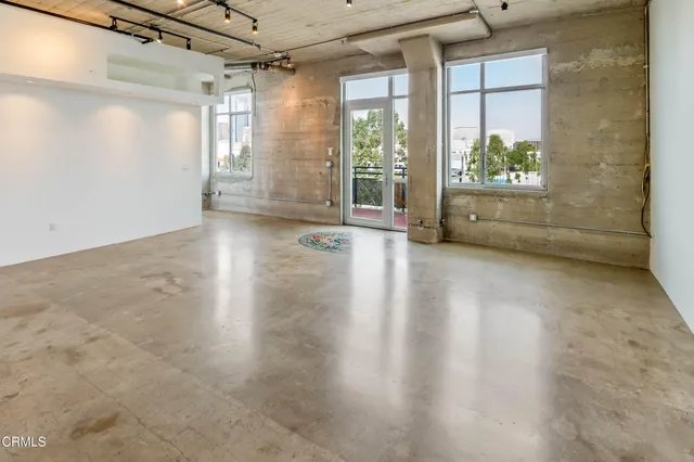 en empty room with windows