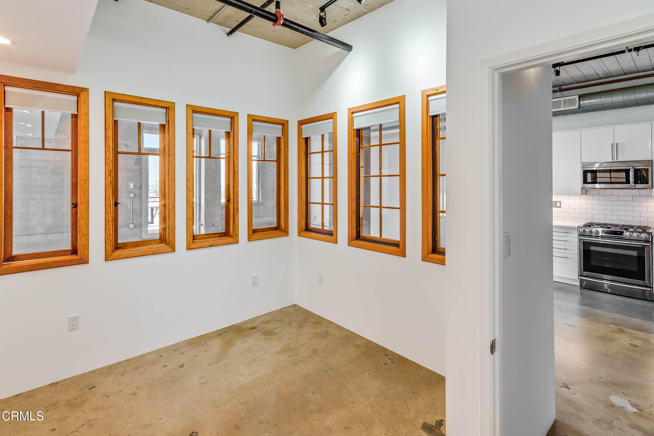 825 East 4th Street, Unit 501 Los Angeles, CA 90013 - Photo 10 of 19 wooden floor in an empty room