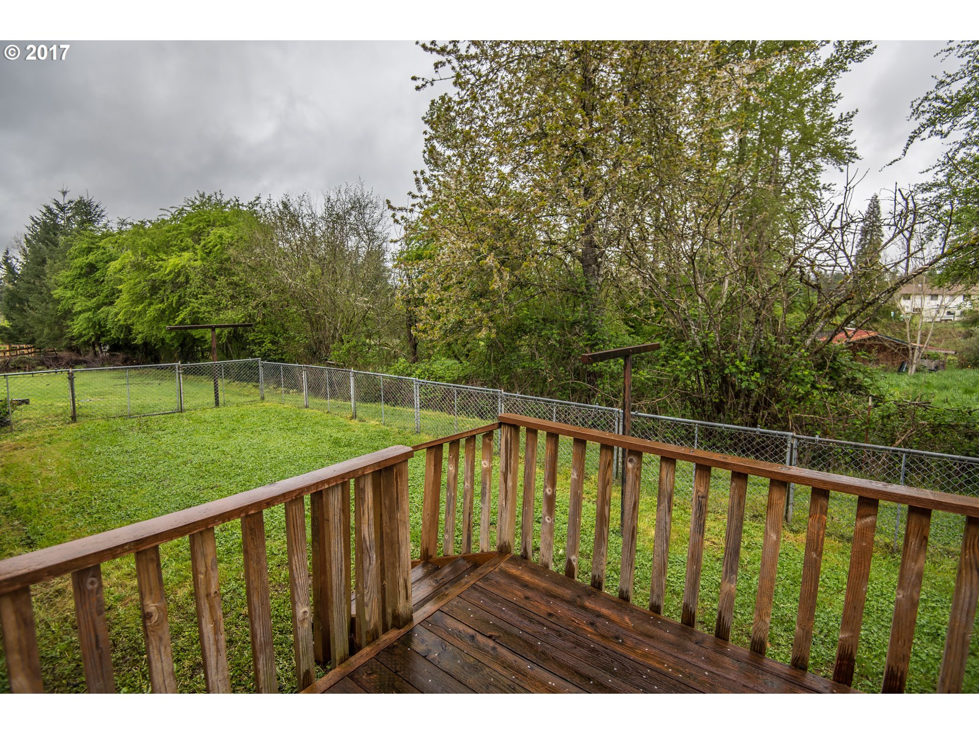 29964 South Hult Road Colton, OR 97017 - Photo 16 of 17 a view of balcony with a garden
