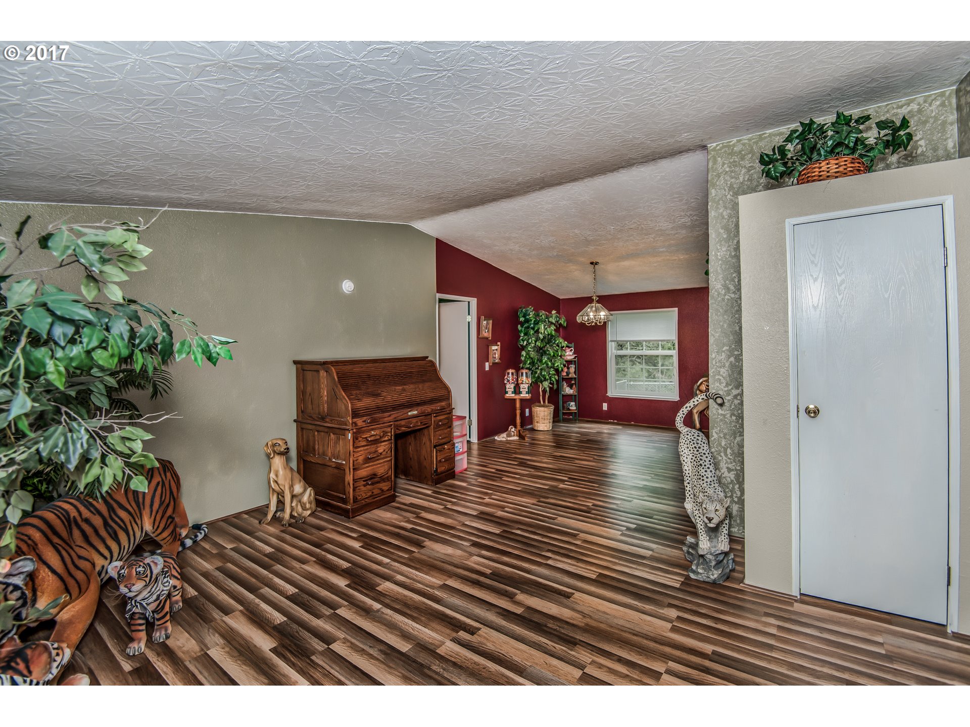 29964 South Hult Road Colton, OR 97017 - Photo 6 of 17 a view of livingroom with furniture