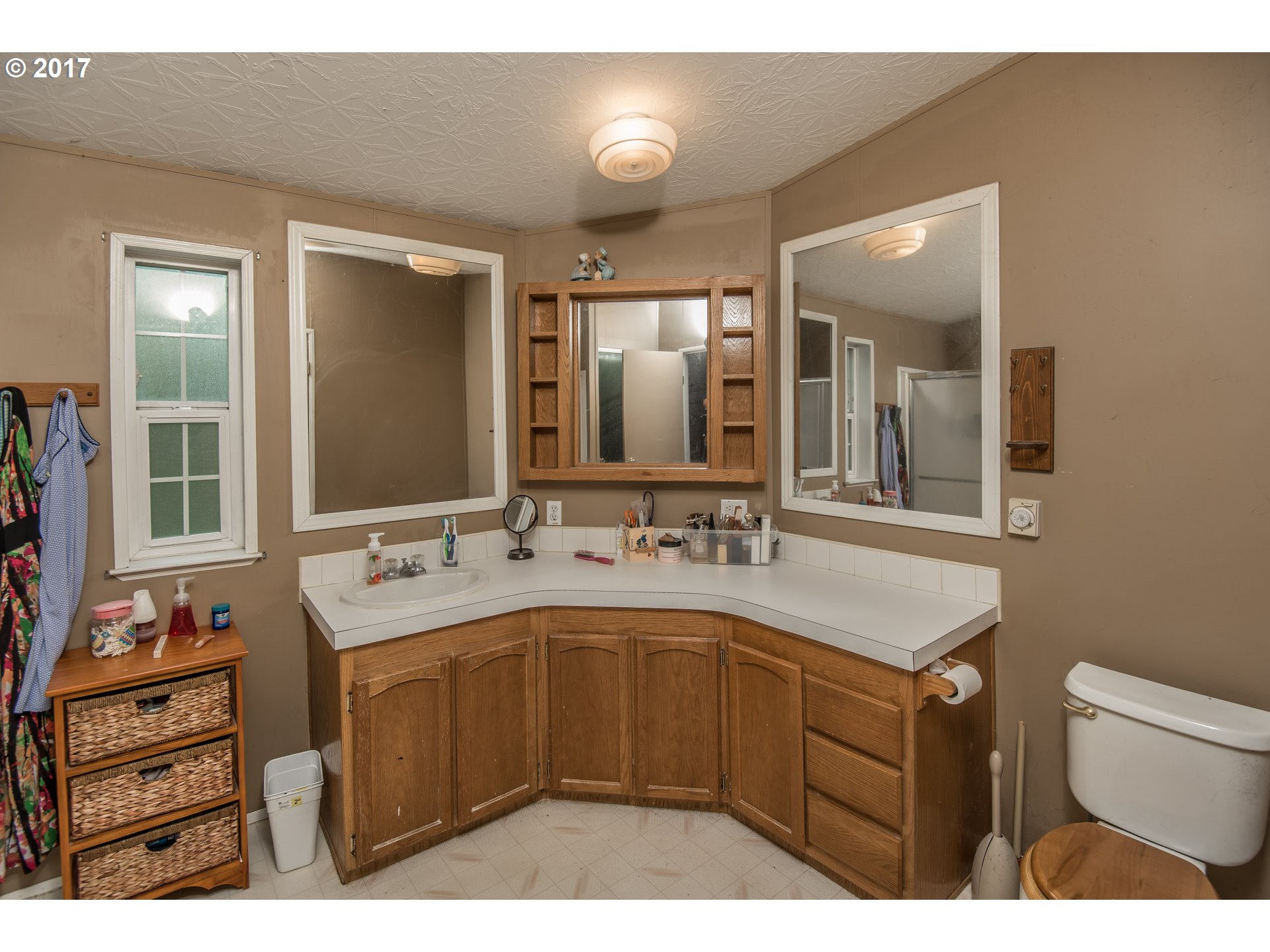 29964 South Hult Road Colton, OR 97017 - Photo 9 of 17 a bathroom with a sink and a mirror