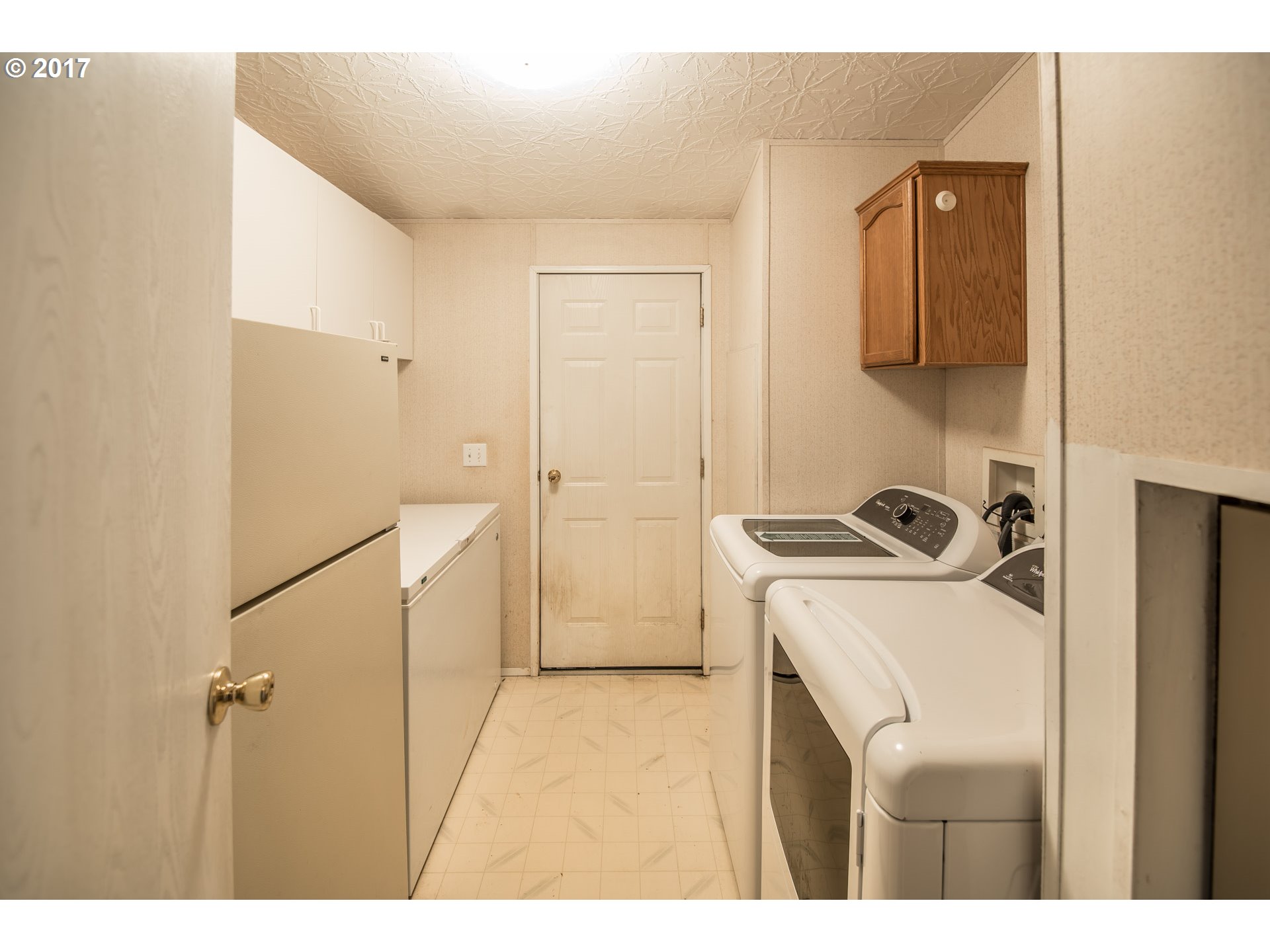 29964 South Hult Road Colton, OR 97017 - Photo 10 of 17 a kitchen with a refrigerator and a stove