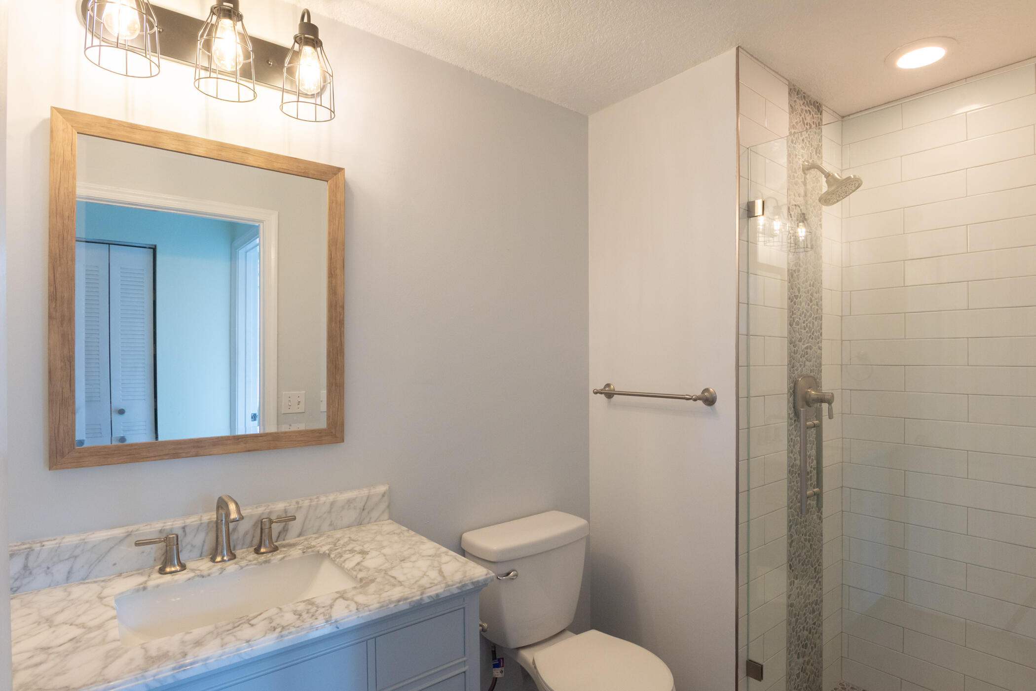 1140 University Boulevard, Unit 10 Jupiter, FL 33458 - Photo 18 of 21 Guest Bathroom