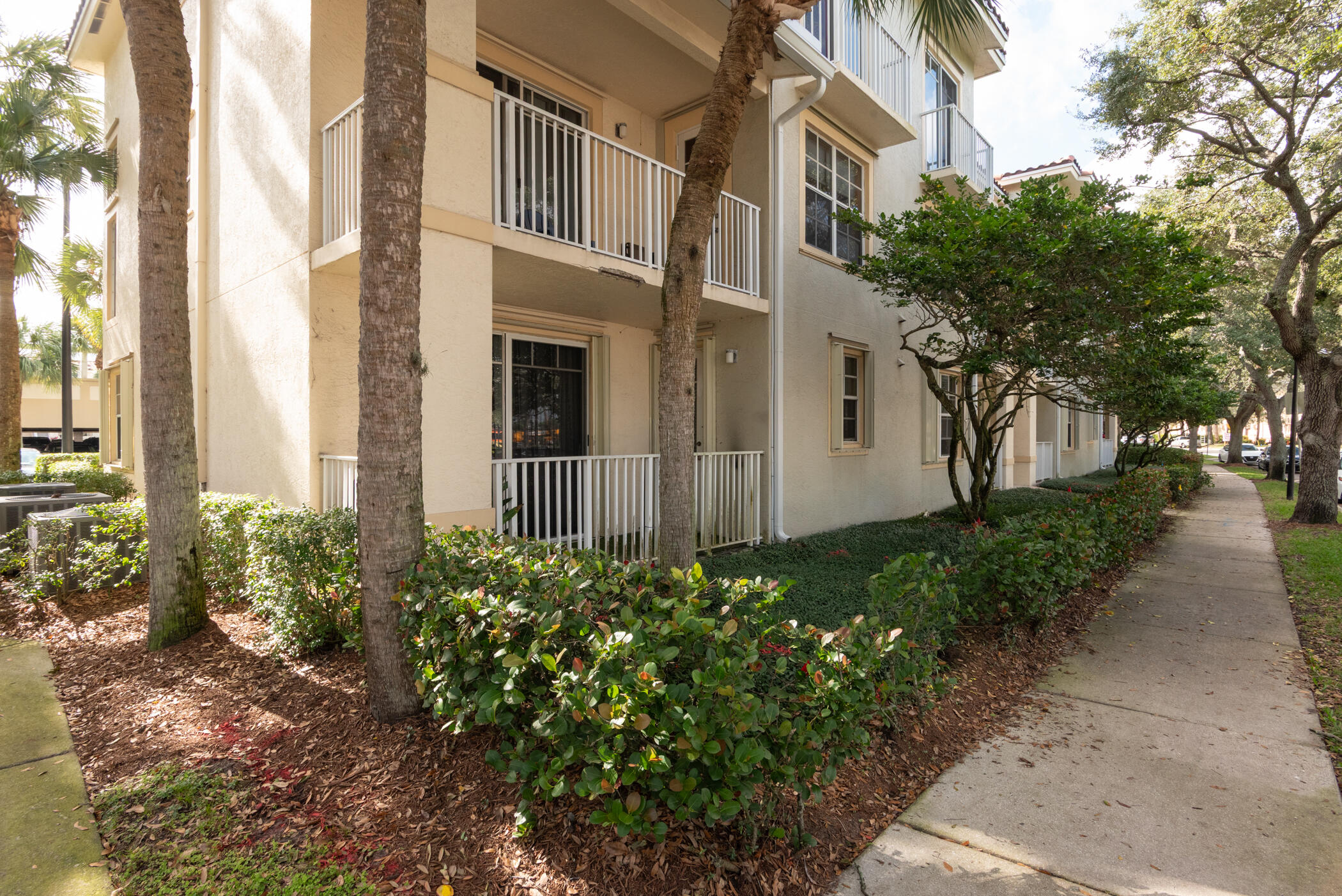 1140 University Boulevard, Unit 10 Jupiter, FL 33458 - Photo 4 of 21 Back Exterior
