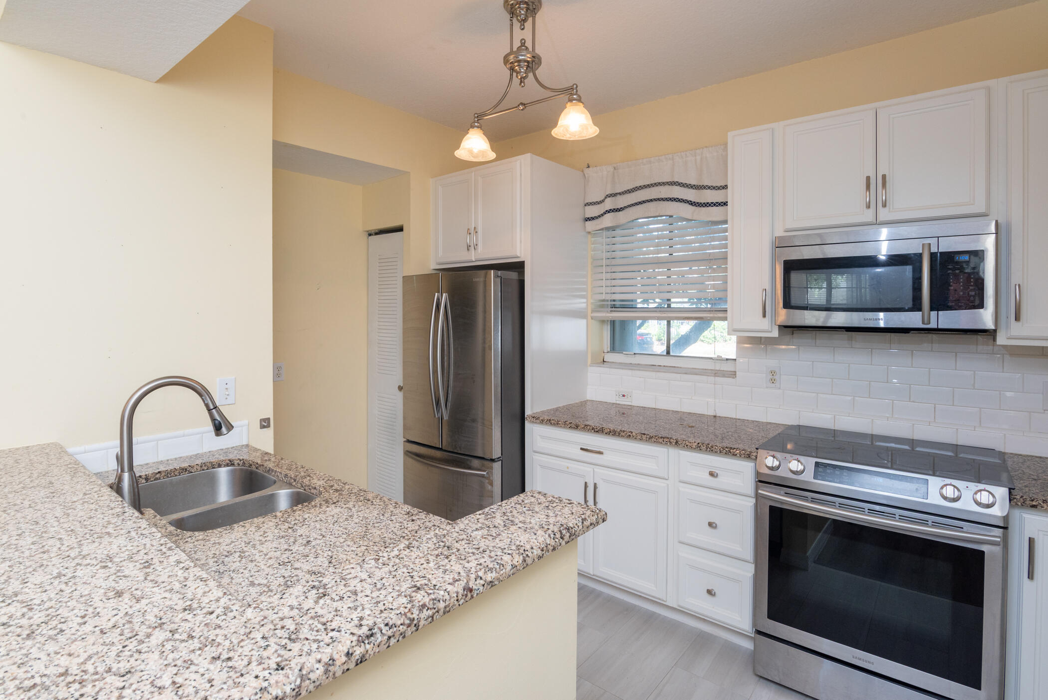 1140 University Boulevard, Unit 10 Jupiter, FL 33458 - Photo 8 of 21 Kitchen