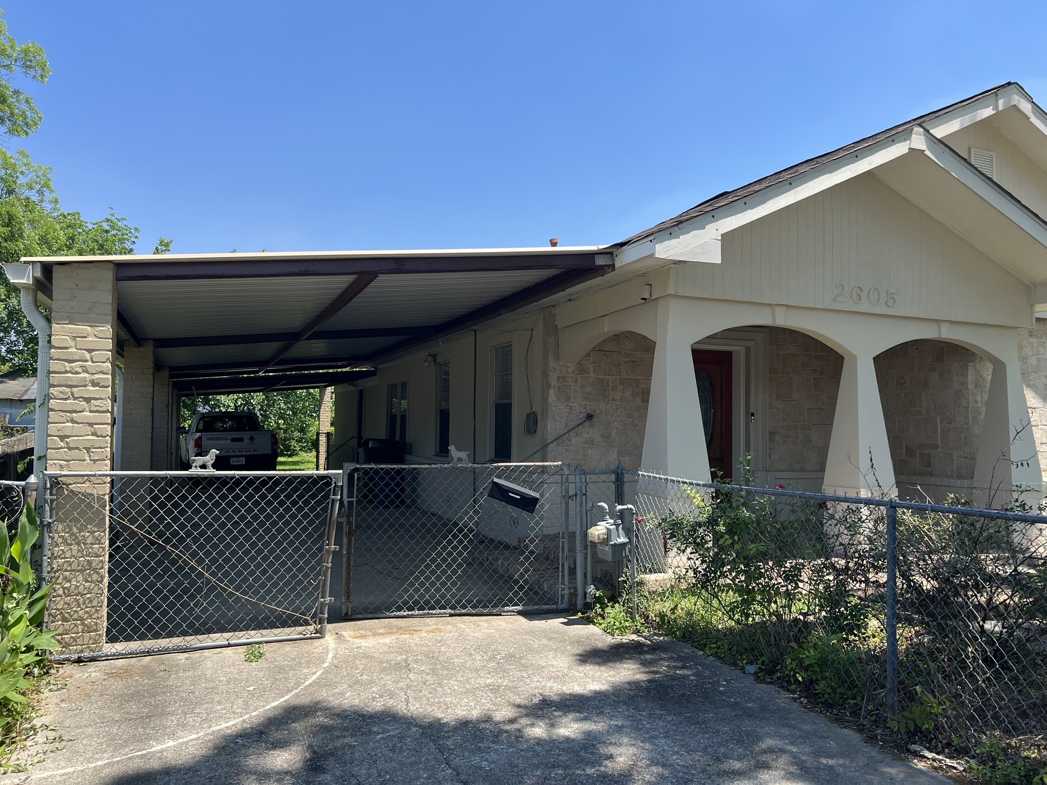 2605 Delafield Street Houston, TX 77023 - Photo 28 of 32 Long covered carport