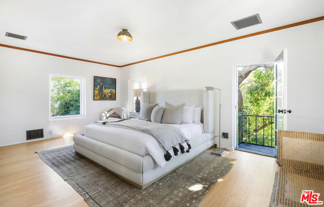4565 Dundee Drive Los Angeles, CA 90027 - Photo 21 of 42 a spacious bedroom with a large bed and a window