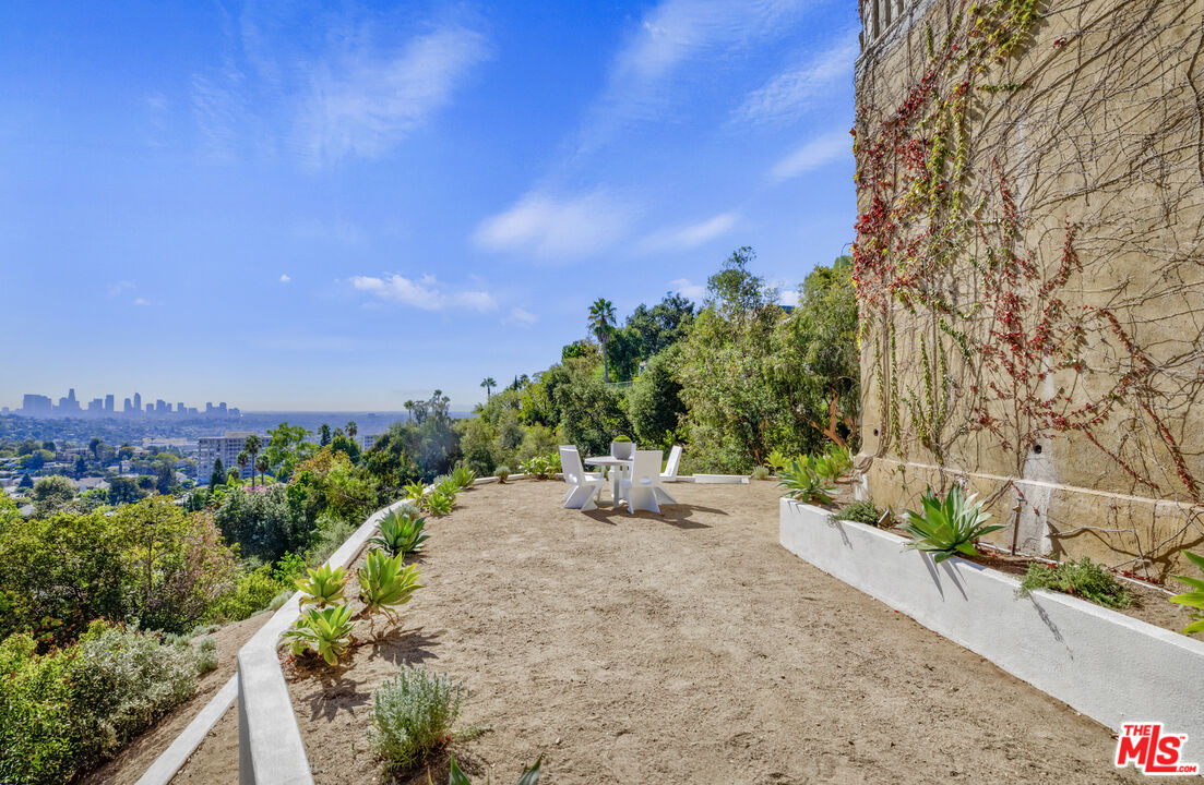 4565 Dundee Drive Los Angeles, CA 90027 - Photo 40 of 42 a view of a back yard of the house