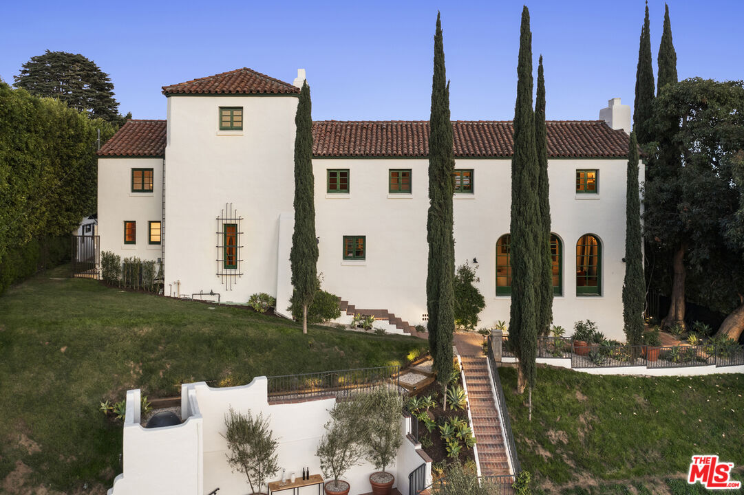 4565 Dundee Drive Los Angeles, CA 90027 - Photo 4 of 42 a view of a house with backyard
