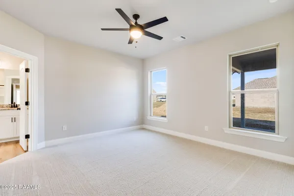 $2,100 | 141 Ridley Lane, Youngsville, LA 70592