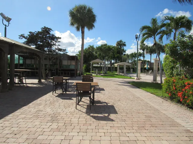 $1,850 | 120 Lake Meryl Drive, Unit 224, West Palm Beach, FL 33411