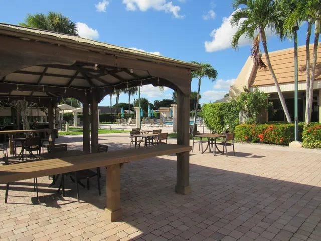 $1,850 | 120 Lake Meryl Drive, Unit 224, West Palm Beach, FL 33411