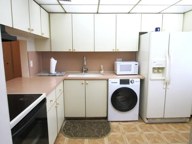 $1,850 | 120 Lake Meryl Drive, Unit 224, West Palm Beach, FL 33411