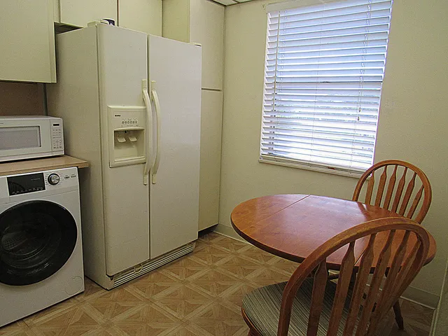 $1,850 | 120 Lake Meryl Drive, Unit 224, West Palm Beach, FL 33411