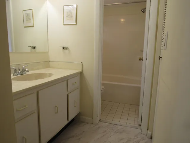 $1,850 | 120 Lake Meryl Drive, Unit 224, West Palm Beach, FL 33411