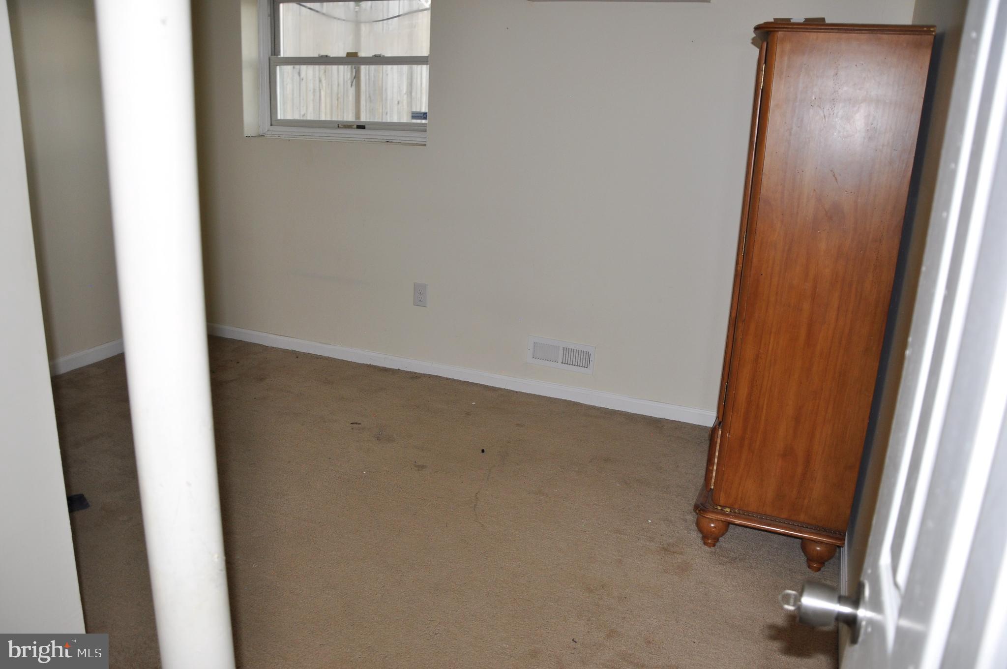 705 Crosby Road Baltimore, MD 21228 - Photo 32 of 37 an empty room with windows