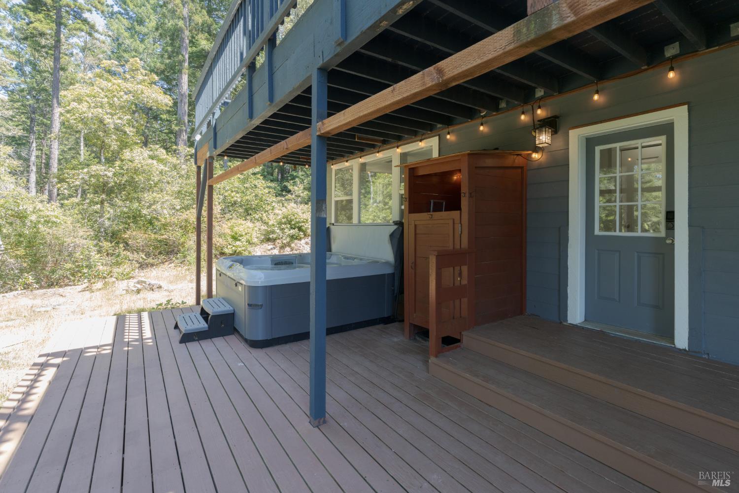 44000 Iversen Road Gualala, CA 95445 - Photo 29 of 57 Private back deck with brilliant hot tub.