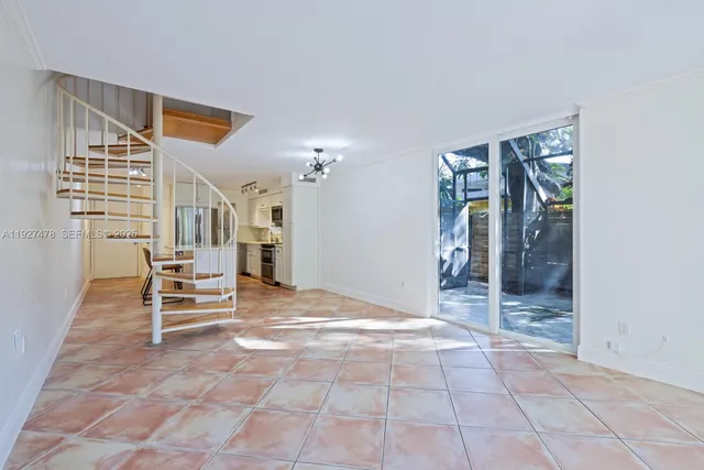 a view of an entryway with workspace