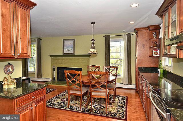 8520 Riverside Road Alexandria, VA 22308 - Photo 1 of 30 Kitchen