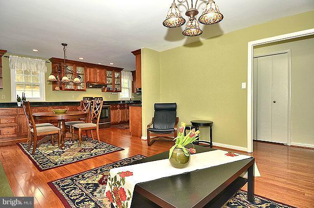 8520 Riverside Road Alexandria, VA 22308 - Photo 2 of 30 Family Room
