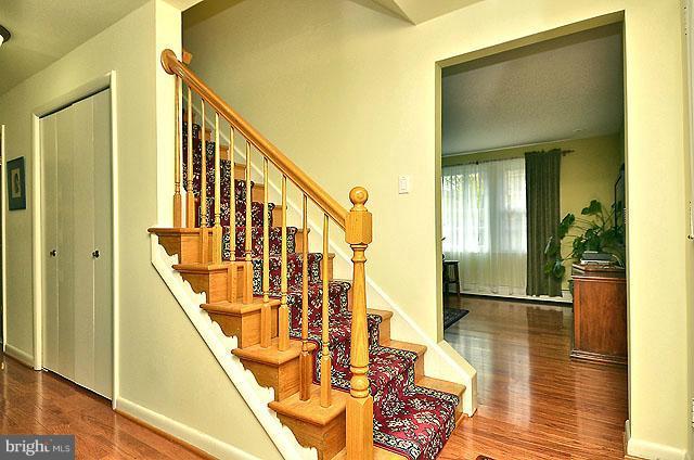 8520 Riverside Road Alexandria, VA 22308 - Photo 12 of 30 Stairs to Upper Level
