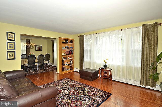 8520 Riverside Road Alexandria, VA 22308 - Photo 17 of 30 Living Room