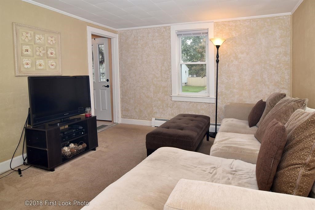112 Milton Road Warwick, RI 02888 - Photo 2 of 28 Gallery Image 2