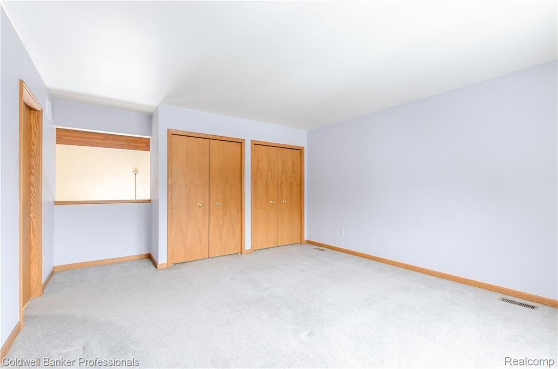 3388 Rivers Edge Drive, Unit 2 Wayne, MI 48184 - Photo 22 of 42 Upper bedroom has neutral carpet and overlooks great room.