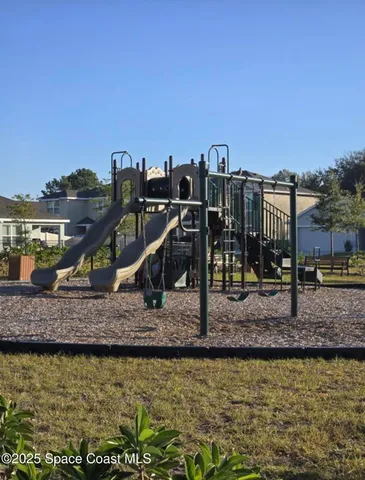 a black and white photo of a living room