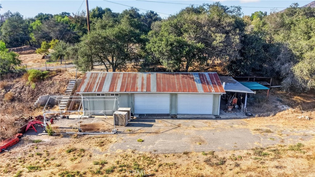 2864 Live Oak Park Road Fallbrook, CA 92028 - Photo 21 of 38 LARGE CINDER BLOCK BACK WALL GARAGE/BARN EXCELLENT STORAGE ARE FOR FARM EQUIPMET OR FUTURE TOY BARN!