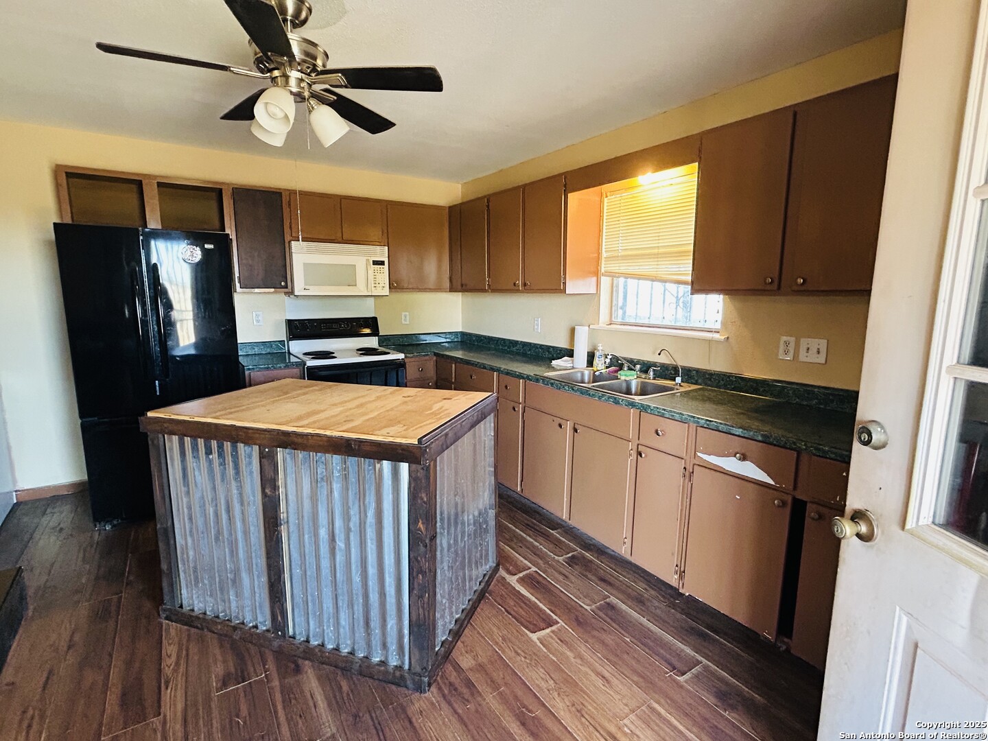 406 Hernandez Road Poteet, TX 78065 - Photo 6 of 19