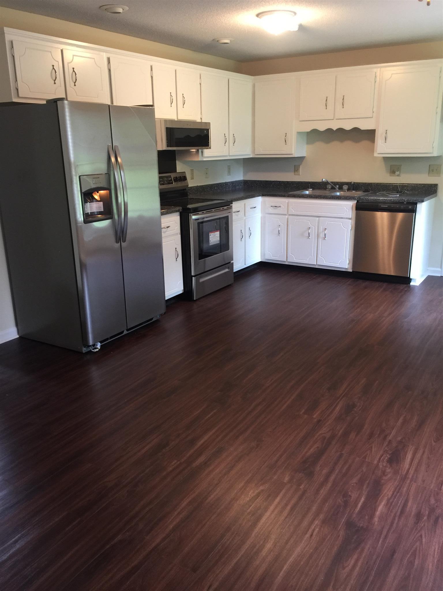 203 Quail Ridge Road Clarksville, TN 37042 - Photo 8 of 30 New Stainless Steel Appliances!!!