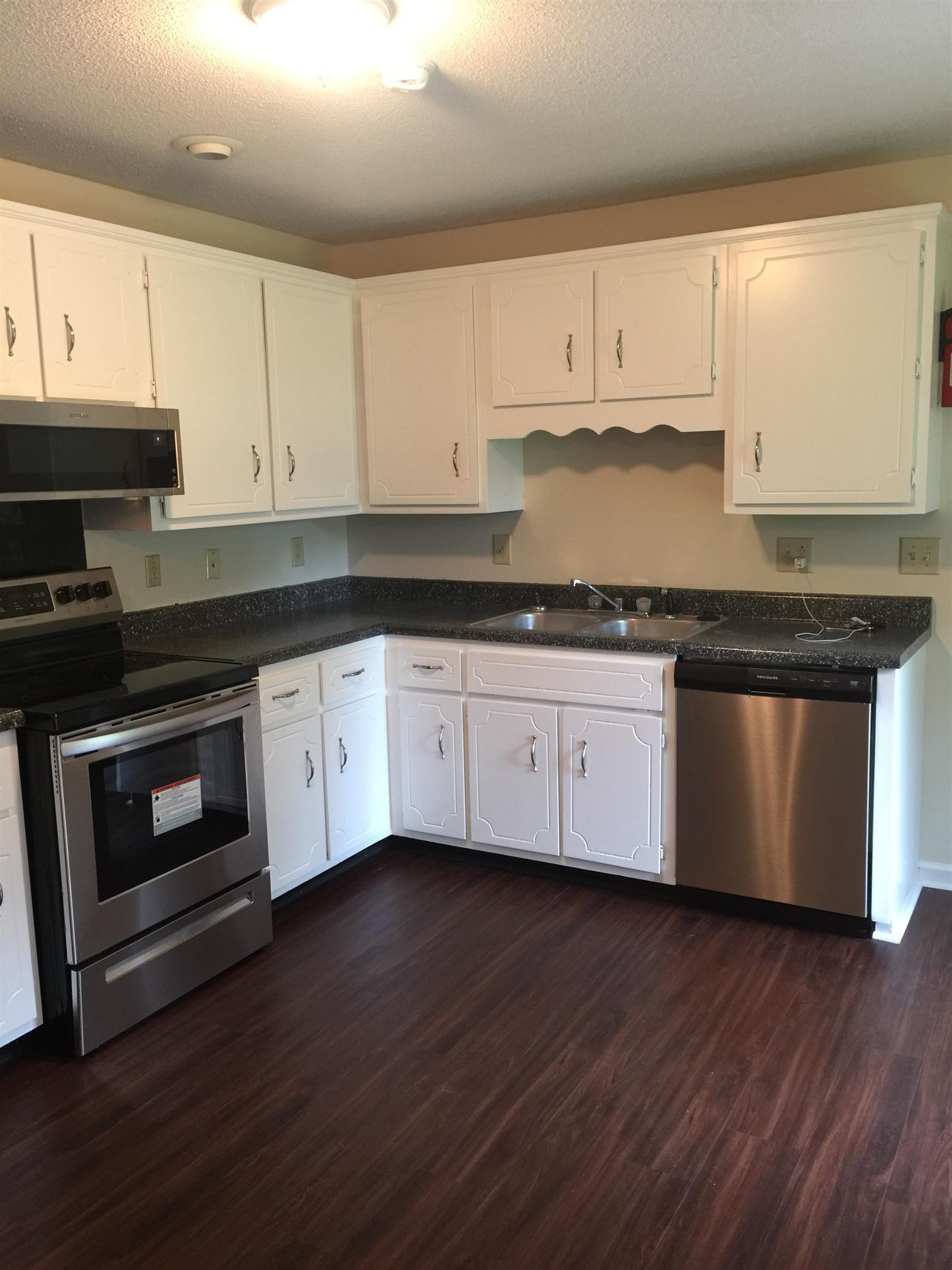 203 Quail Ridge Road Clarksville, TN 37042 - Photo 10 of 30 Freshly painted with new flooring!!!!