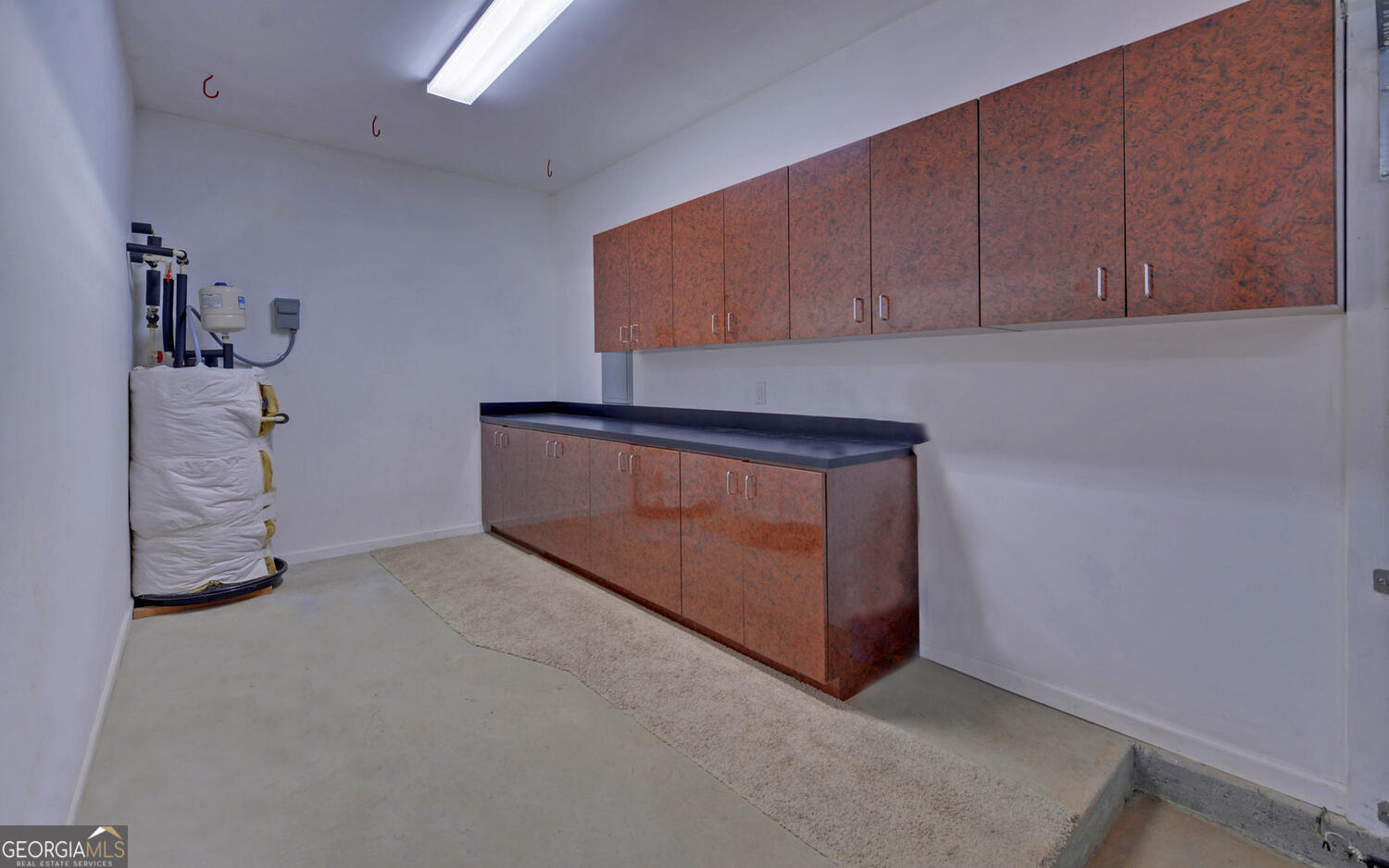 60 Villa Courts Hartwell, GA 30643 - Photo 23 of 47 a view of empty room with cabinet