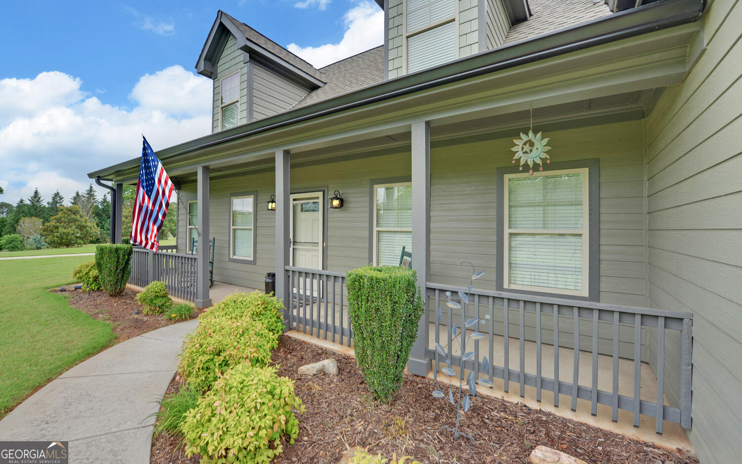 60 Villa Courts Hartwell, GA 30643 - Photo 3 of 47 a front view of a house with garden