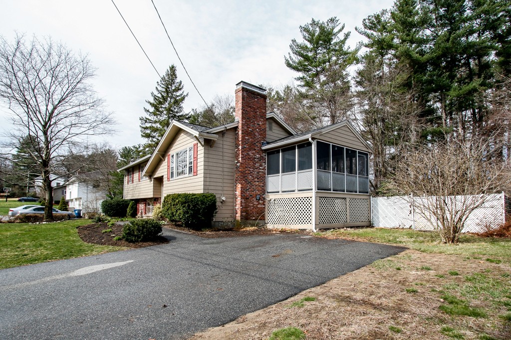 33 Donald Road Burlington, MA 01803 - Photo 2 of 24 Gallery Image 2