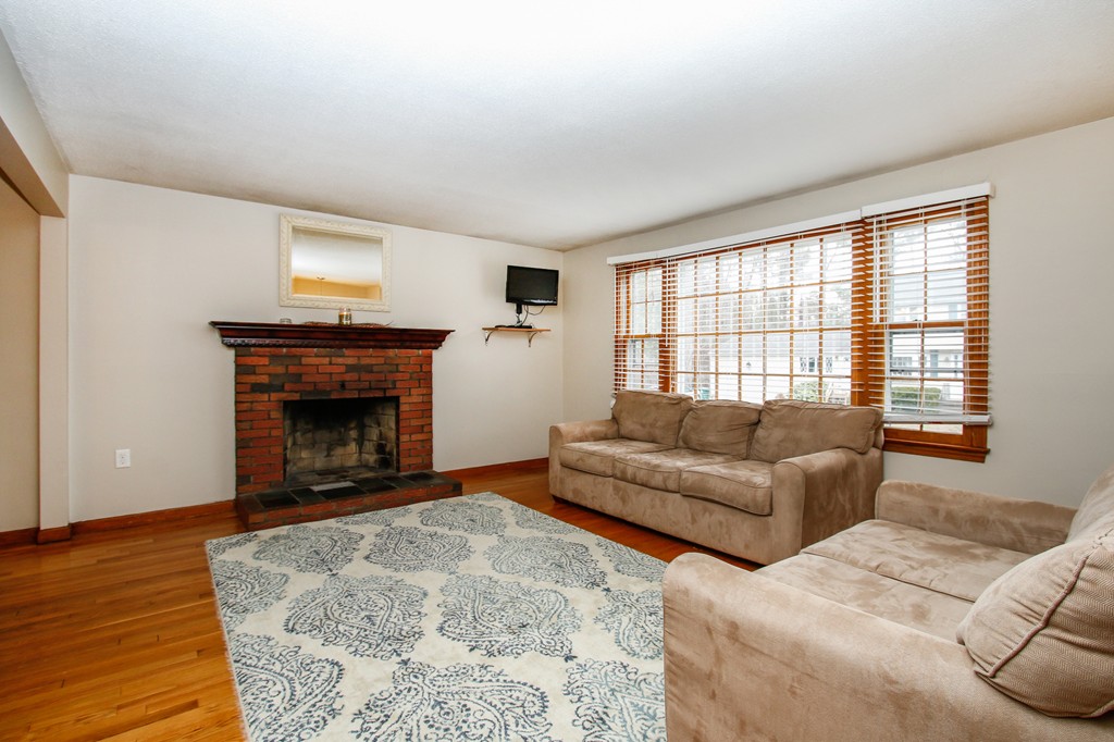 33 Donald Road Burlington, MA 01803 - Photo 10 of 24 Gallery Image 10