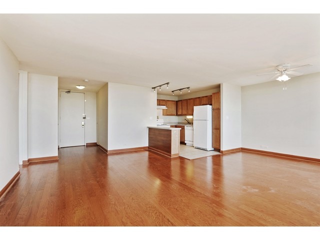 655 West Irving Park Road, Unit 3204 Chicago, IL 60613 - Photo 3 of 11