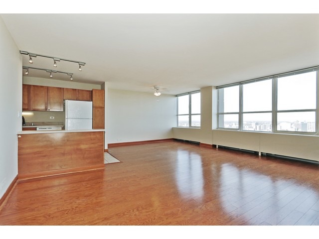 655 West Irving Park Road, Unit 3204 Chicago, IL 60613 - Photo 5 of 11
