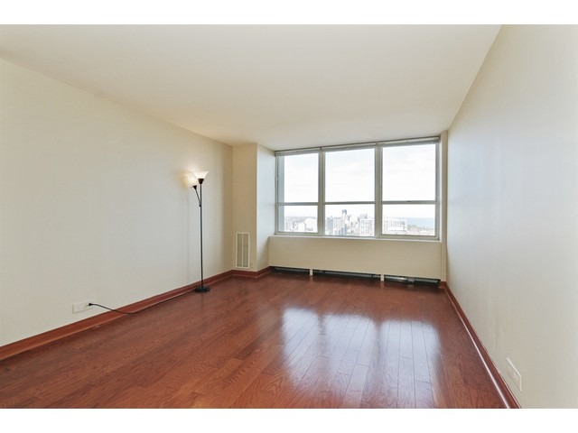 655 West Irving Park Road, Unit 3204 Chicago, IL 60613 - Photo 7 of 11