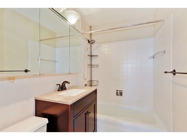 655 West Irving Park Road, Unit 3204 Chicago, IL 60613 - Photo 8 of 11