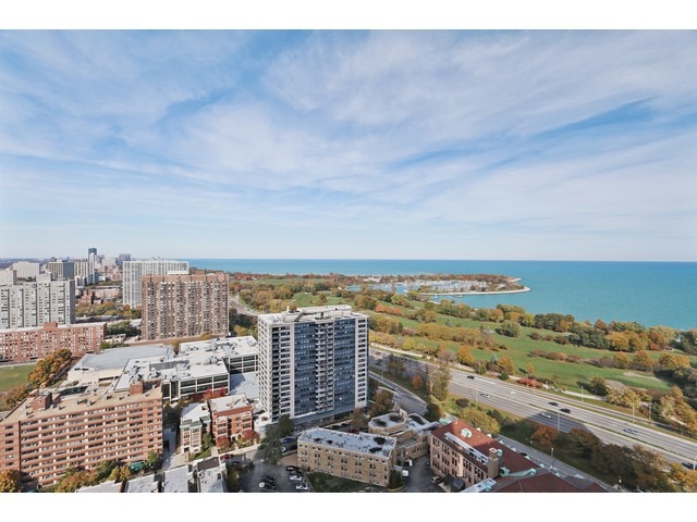 655 West Irving Park Road, Unit 3204 Chicago, IL 60613 - Photo 10 of 11