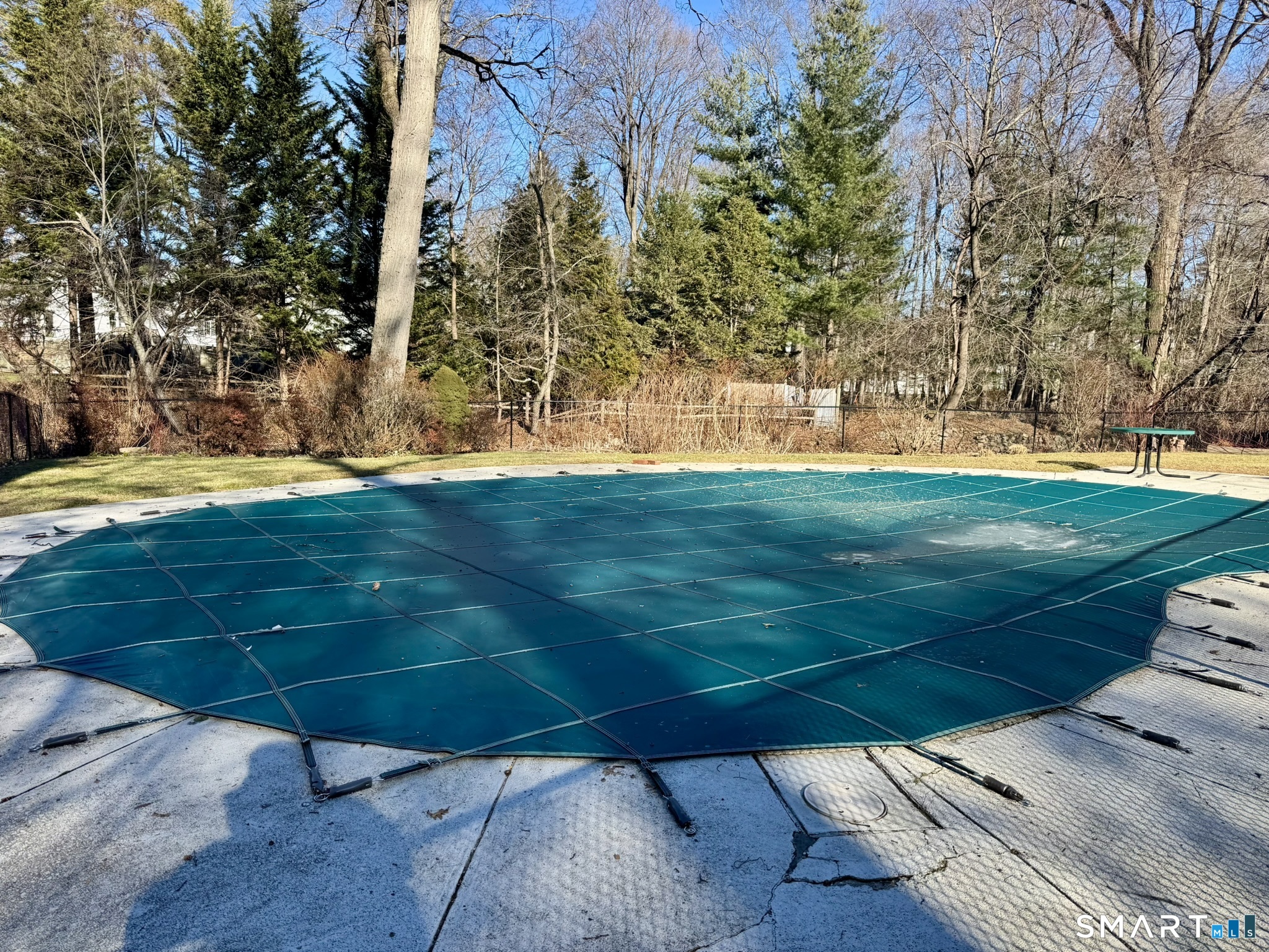 76 Maple Tree Avenue, Unit 6 Stamford, CT 06906 - Photo 24 of 27 a view of a backyard