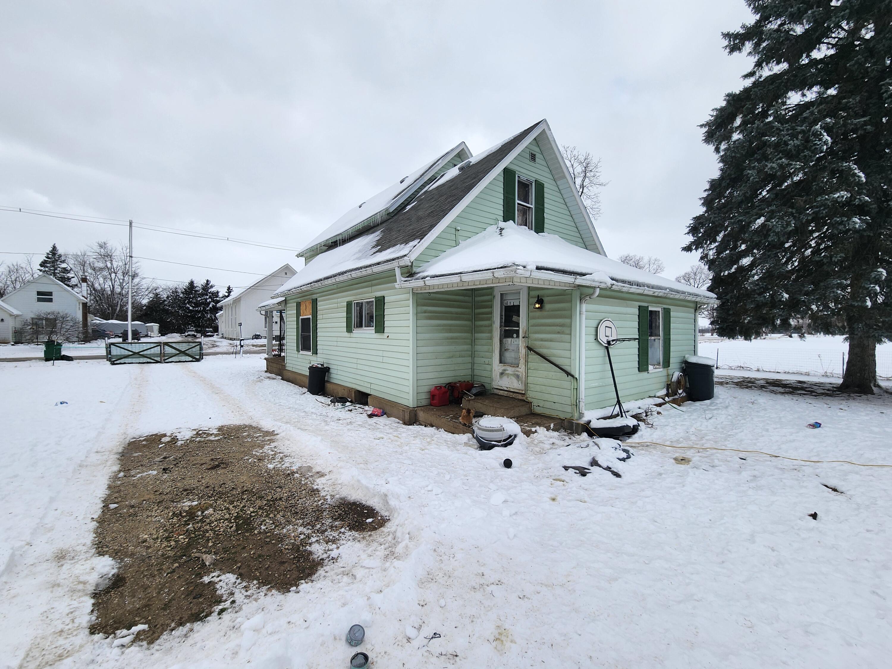 3915 South Ruess Road Owosso, MI 48867 - Photo 4 of 40 20240116_142842
